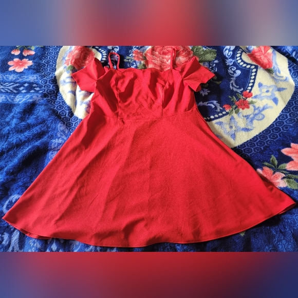 Red cold shoulder dress 24 - Picture 6 of 9